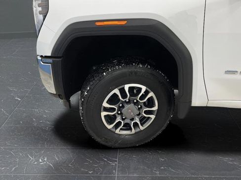 Used 2024 GMC Sierra 2500 SLE image 33