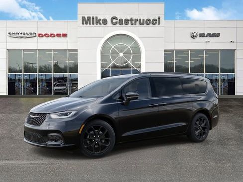 New 2026 Chrysler Pacifica Limited image 2