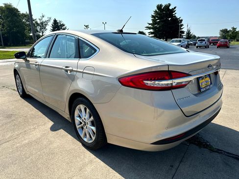 Used 2017 Ford Fusion SE w/ Fusion SE Technology Package image 7