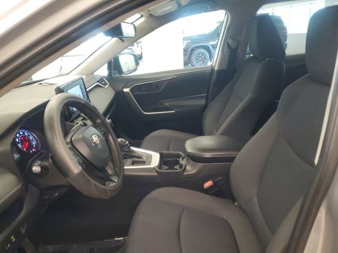 Used 2019 Toyota RAV4 LE image 14