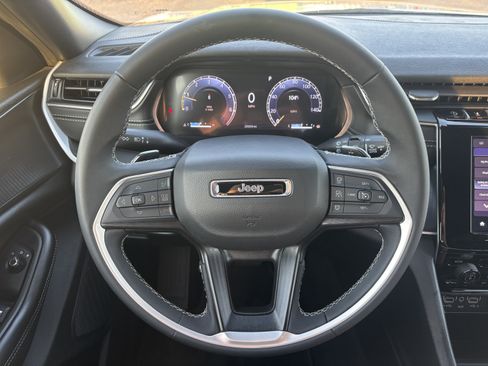 Used 2025 Jeep Grand Cherokee L Laredo RWD image 17