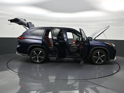 Used 2021 Toyota Highlander XSE FWD image 33
