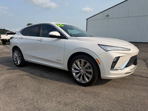 Used 2025 Buick Envista Sport Touring FWD image 3