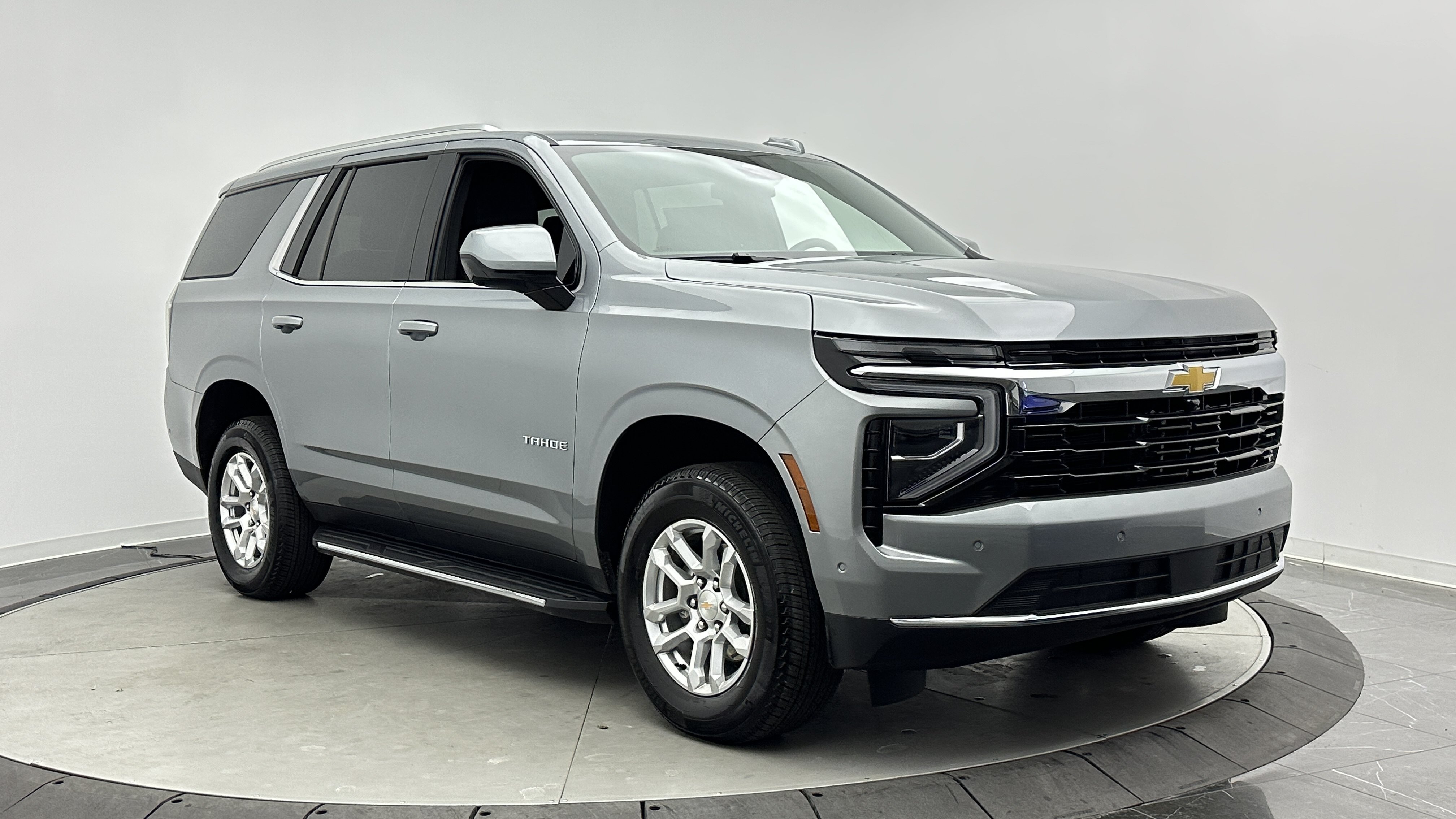 Used 2026 Chevrolet Tahoe LS RWD image 3