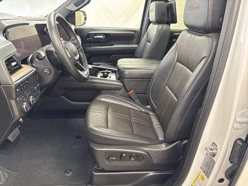 Certified 2025 Chevrolet Suburban High Country AWD/4WD image 10