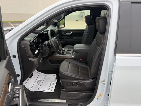 Used 2026 Chevrolet Silverado 1500 High Country w/ High Country Premium Package AWD/4WD image 11