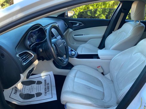 Used 2017 Chrysler 200 Limited Platinum image 28