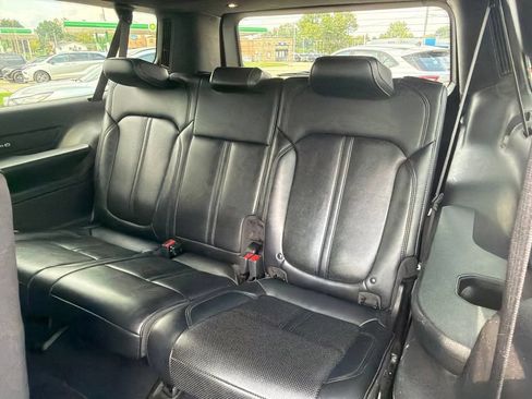 Used 2024 Jeep Wagoneer L Series II w/ Flexible Seating Group AWD/4WD image 11