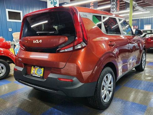 Used 2022 Kia Soul LX image 3