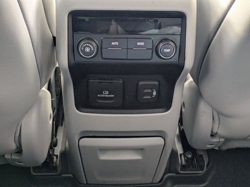 Used 2019 GMC Acadia SLT image 16