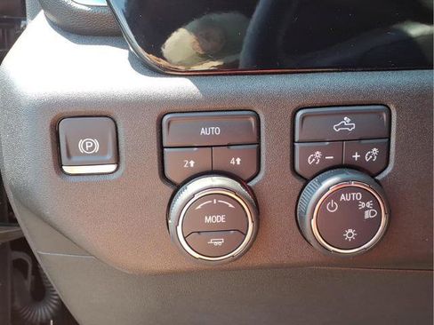 Used 2024 Chevrolet Silverado 1500 LT AWD/4WD image 18