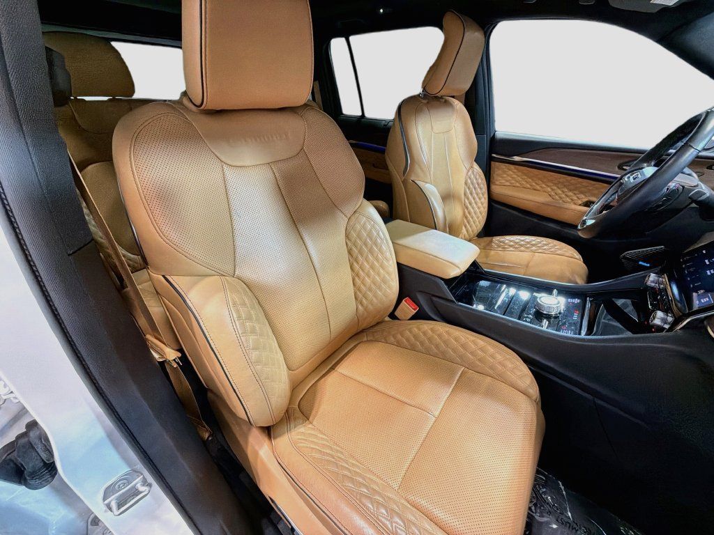 Used 2023 Jeep Grand Cherokee Summit w/ Luxury Tech Group V AWD/4WD image 25