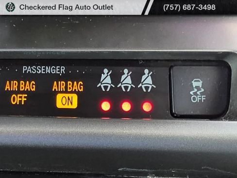 Used 2017 Toyota RAV4 XLE AWD/4WD image 30