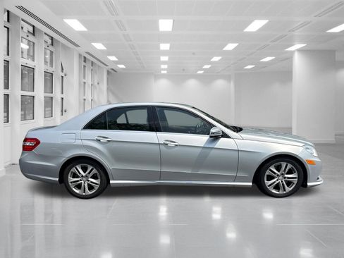 Used 2011 Mercedes-Benz E 350 4MATIC Sedan image 4