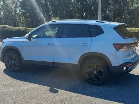 New 2026 Volkswagen Taos SE image 6