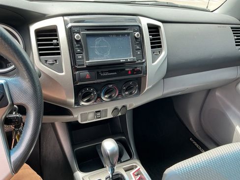 Used 2015 Toyota Tacoma PreRunner w/ SR5 Package RWD image 8