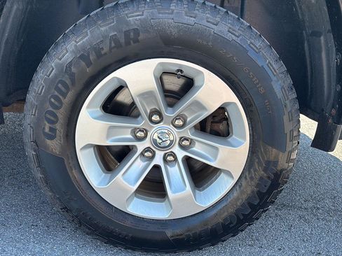 Used 2019 RAM 1500 Laramie AWD/4WD image 29