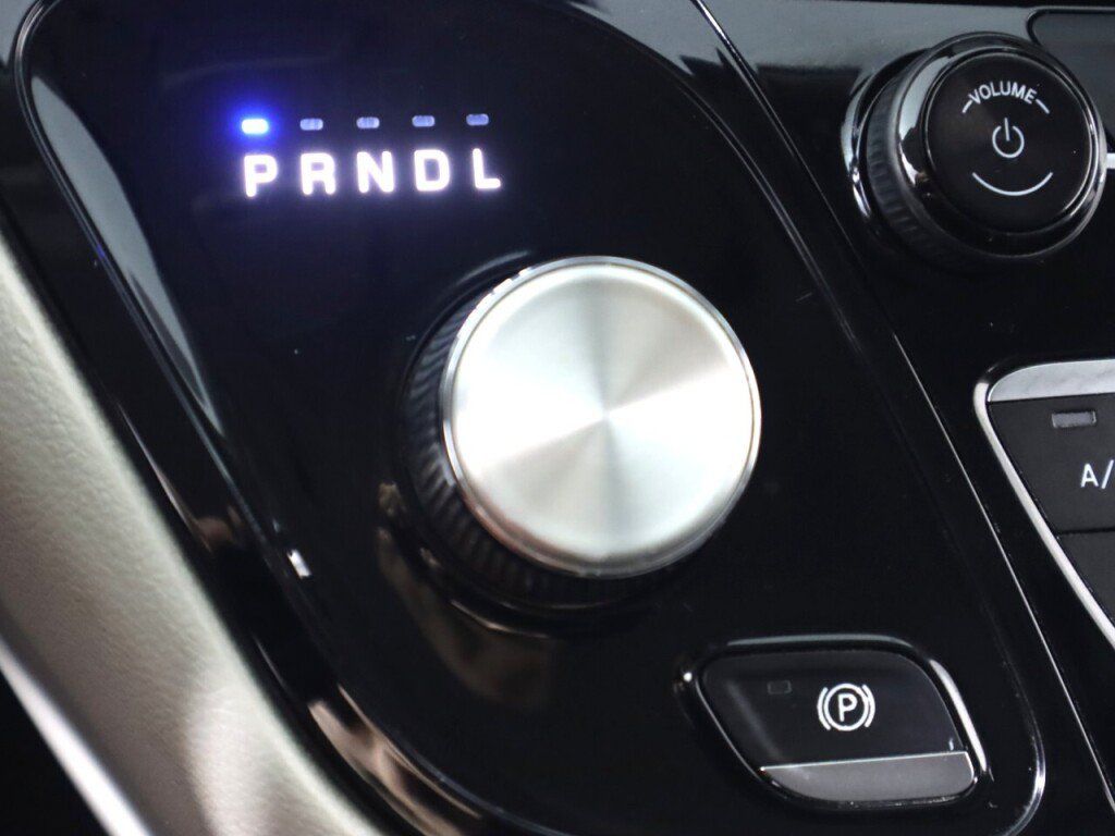 Used 2020 Chrysler Voyager Lxi FWD image 21
