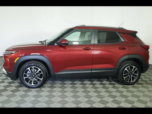 Certified 2025 Chevrolet TrailBlazer LT FWD image 10