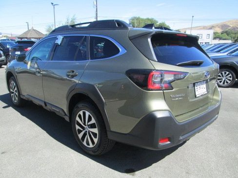 Used 2023 Subaru Outback Premium AWD/4WD image 4