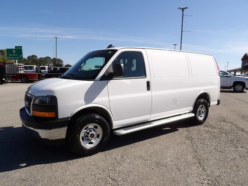 Used 2024 GMC Savana 2500 w/ Driver Convenience Package image 3