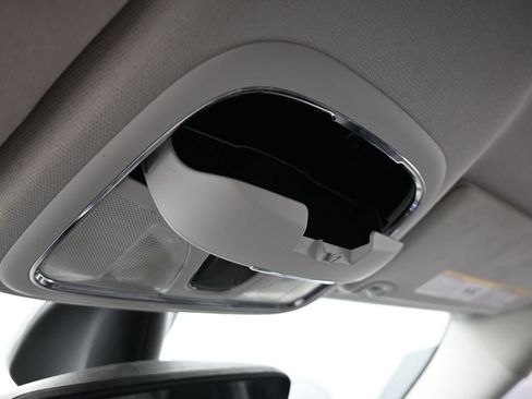 Used 2019 Jeep Cherokee Limited FWD image 26
