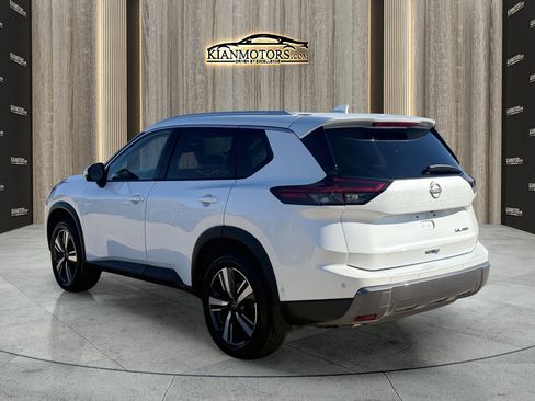 Used 2024 Nissan Rogue SL w/ SL Premium Package image 9