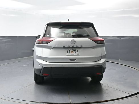 Used 2024 Nissan Rogue S FWD image 12