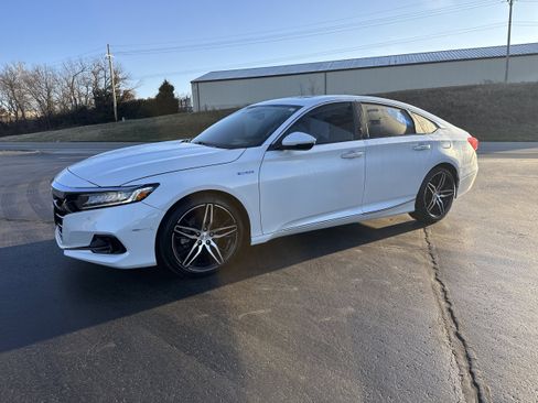 Used 2021 Honda Accord Touring image 2