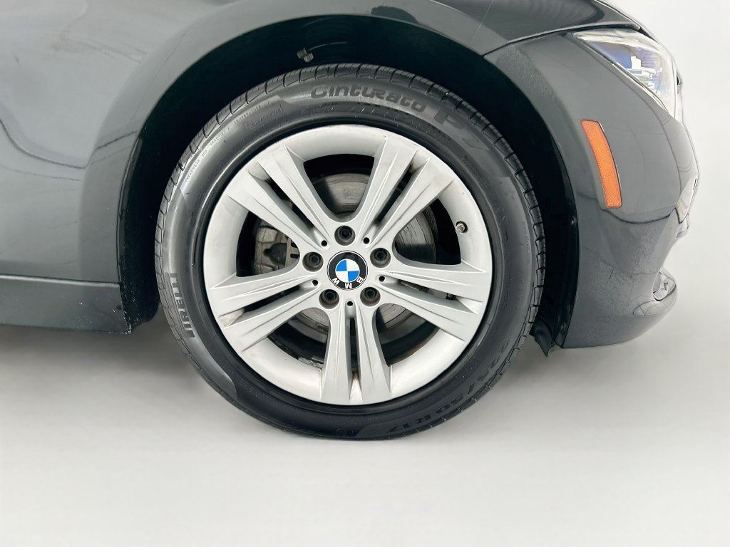 Used 2017 BMW 330i xDrive Sedan AWD/4WD image 31