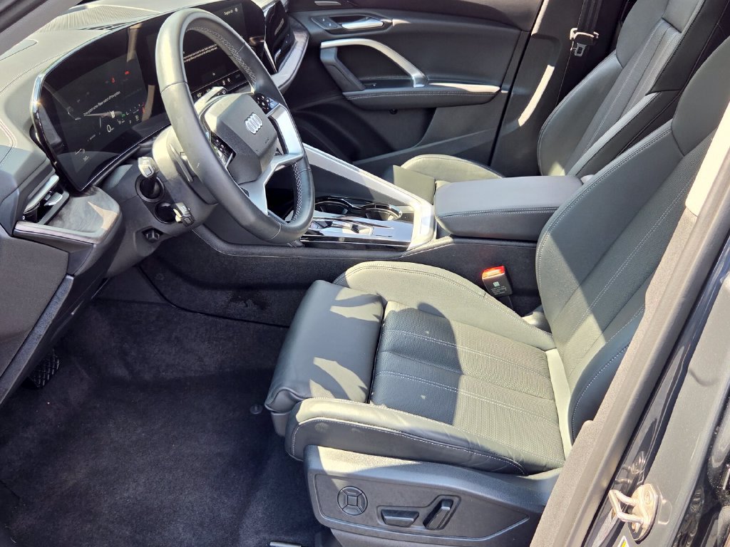 Certified 2025 Audi Q5 Premium AWD/4WD image 11