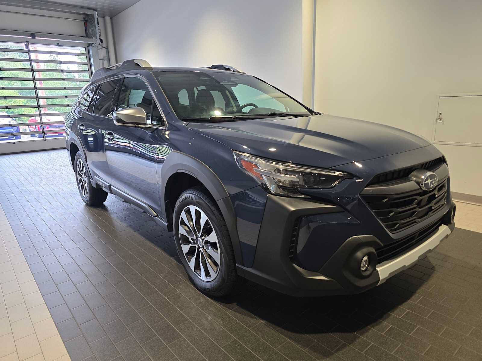 Used 2025 Subaru Outback Touring w/ Tech Package 3 AWD/4WD image 9