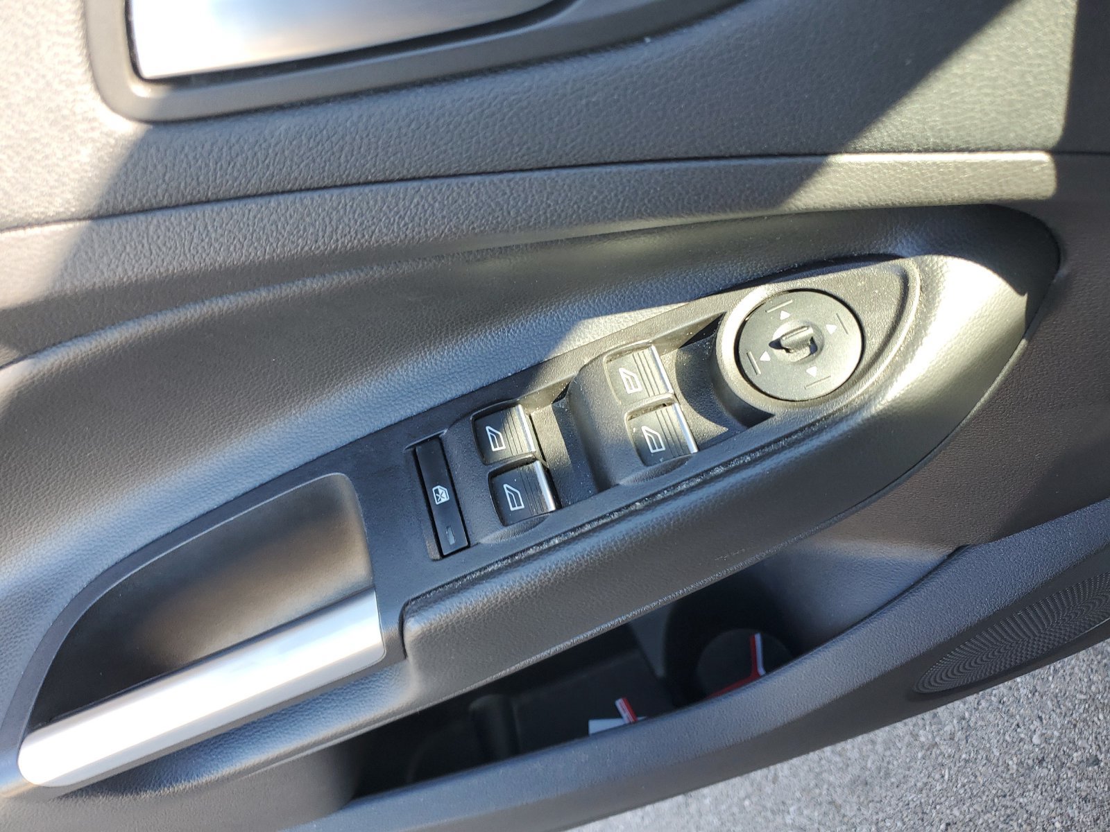 Used 2018 Ford Escape Titanium AWD/4WD image 21