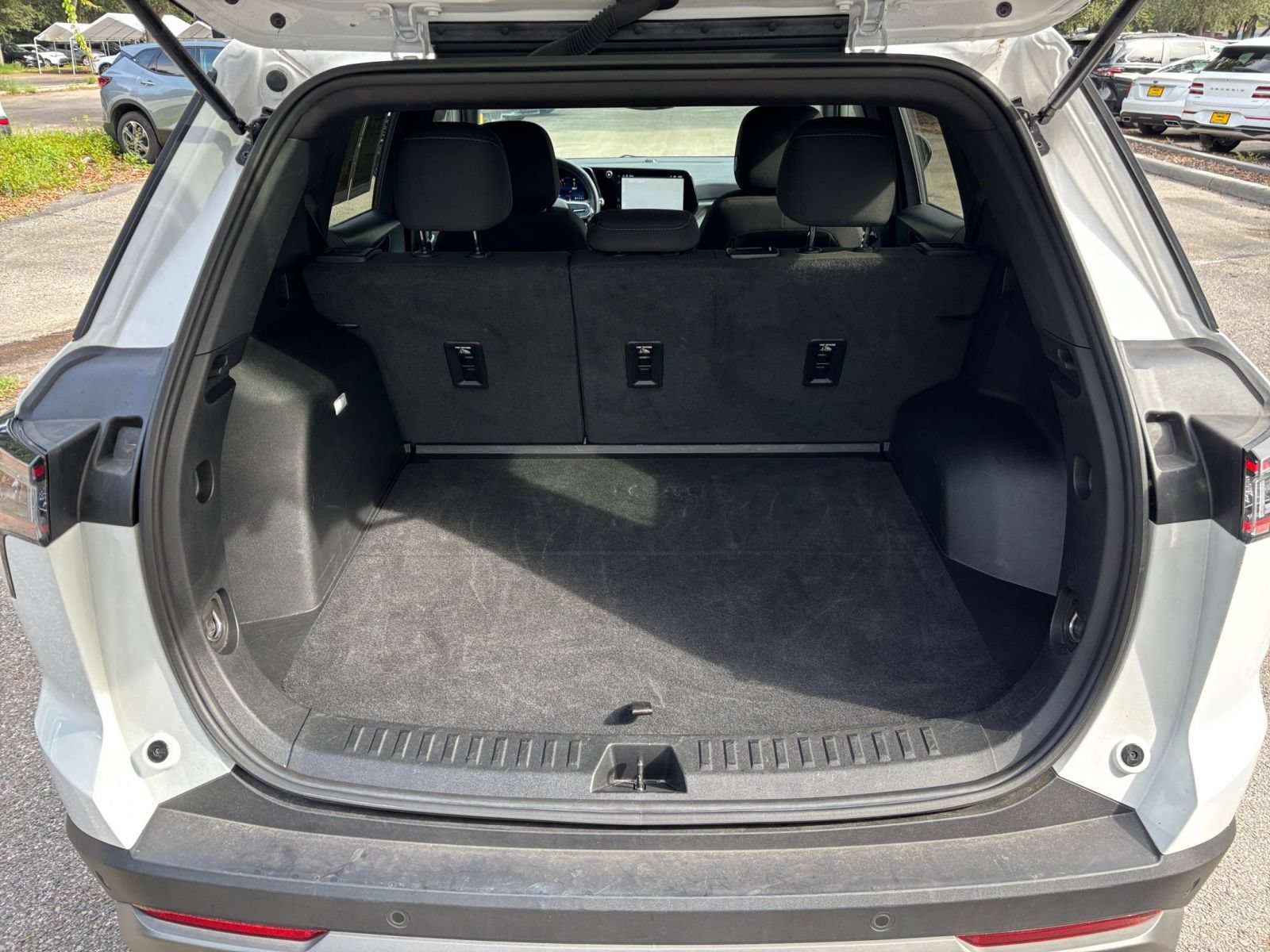 Used 2025 Chevrolet Equinox LT FWD image 29
