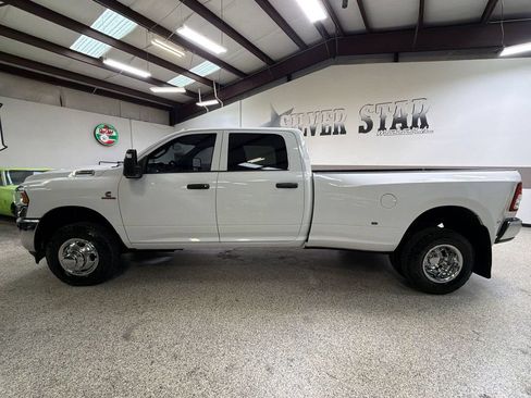 Used 2024 RAM 3500 Tradesman w/ Chrome Appearance Group AWD/4WD image 3