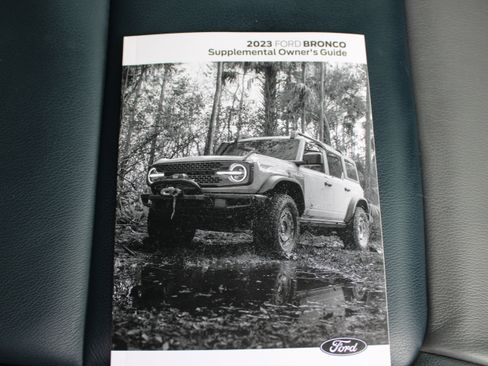 Used 2023 Ford Bronco Outer Banks w/ Sasquatch Package AWD/4WD image 23