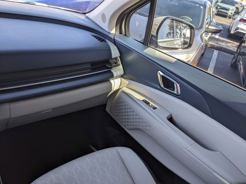 Certified 2025 Kia Carnival EX image 15