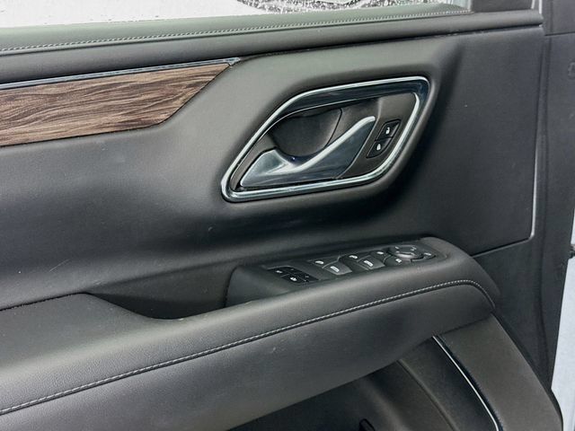 Used 2022 Chevrolet Tahoe Z71 w/ Luxury Package AWD/4WD image 18