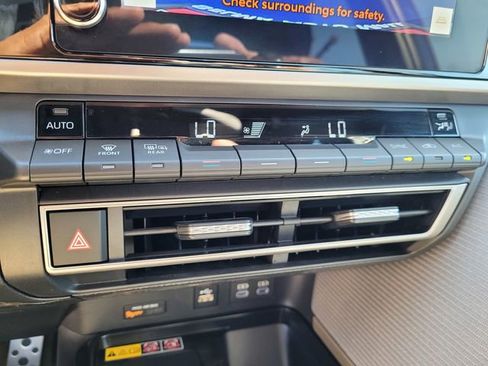 Used 2025 Toyota Camry SE image 20