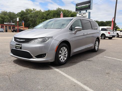 Used 2017 Chrysler Pacifica Touring-L FWD image 27