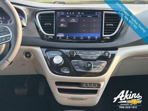 Used 2024 Chrysler Pacifica Touring-L image 22
