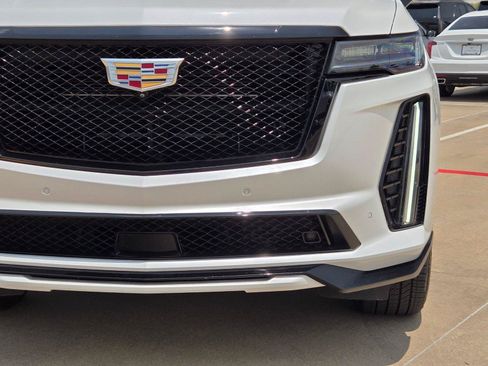 Used 2023 Cadillac Escalade V AWD/4WD image 6