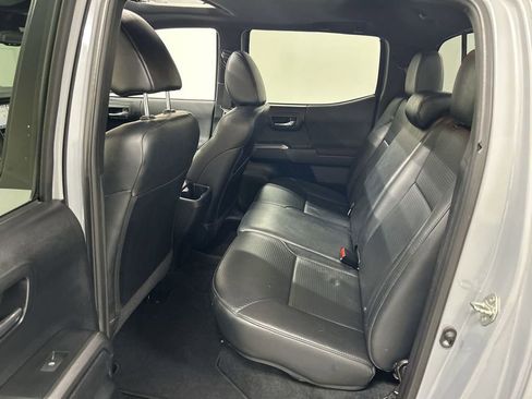 Used 2018 Toyota Tacoma TRD Sport image 21