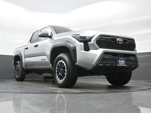 Used 2024 Toyota Tacoma TRD Off-Road AWD/4WD image 31