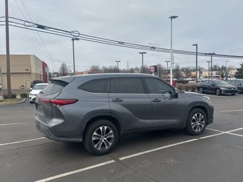 Used 2020 Toyota Highlander XLE image 13