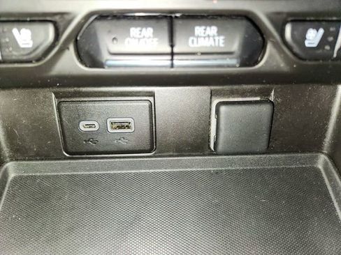 Used 2023 Chevrolet Suburban Premier image 18