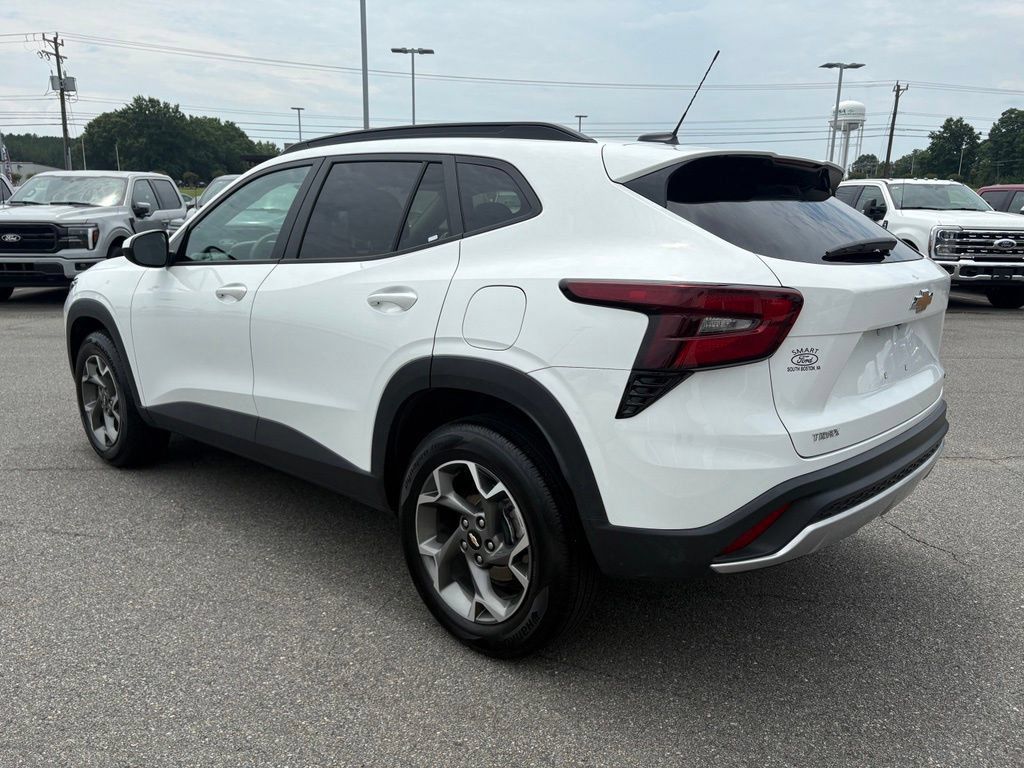 Used 2025 Chevrolet Trax LT FWD image 6