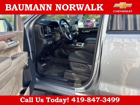 Used 2025 GMC Sierra 1500 Elevation w/ Preferred Package image 5