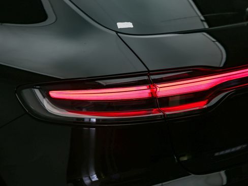 Certified 2026 Porsche Macan AWD/4WD image 15