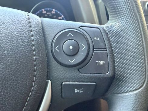 Used 2017 Toyota RAV4 LE image 10